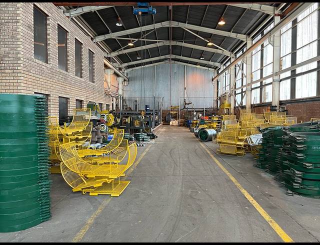 2,152M² WAREHOUSE FOR SALE IN DRIEHOEK